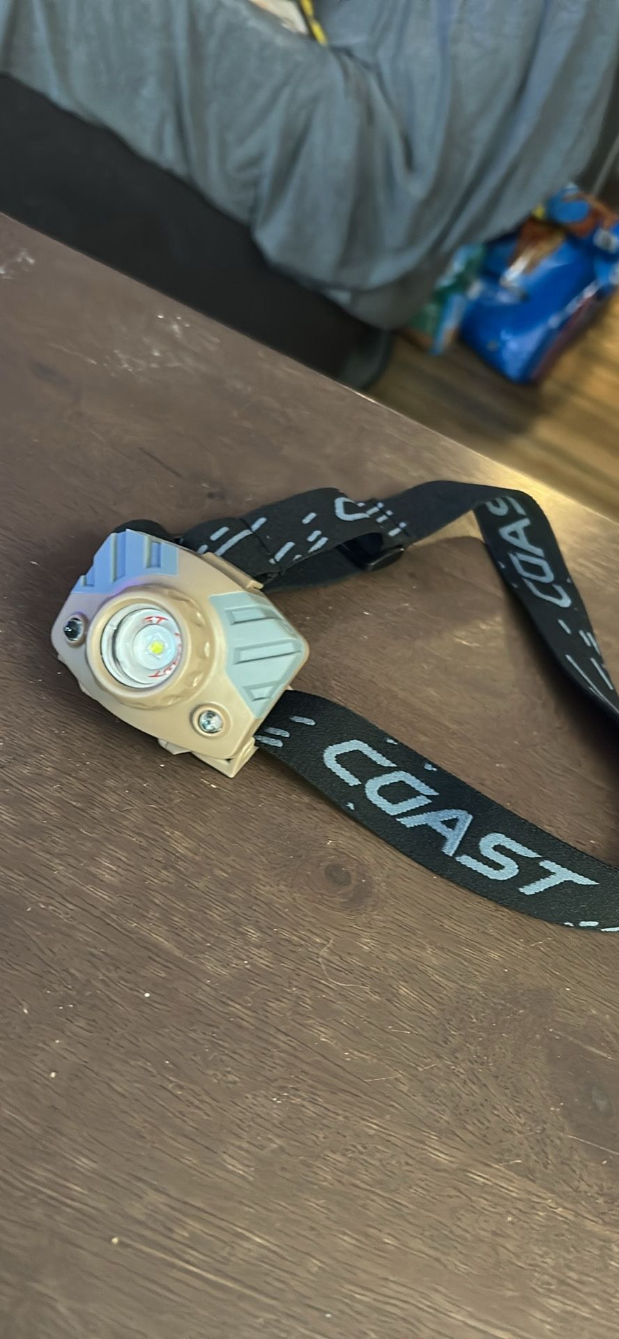 COAST FL65 Dual Color, White, Red 415 Lumen Flood Beam LED Headlamp 3 x AAA Batteries