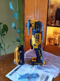 DeWalt.  20v  New XR multi tool. 3 speed.  W/ Battery 5.0 AH lithium