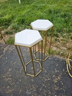 2 plant stands
