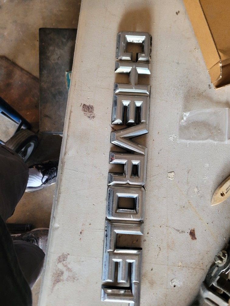 Chevy Square Body Tailgate Chevrolet Emblem