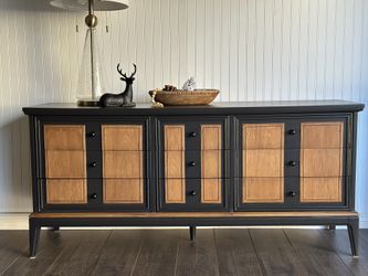 Beautiful 9 Drawer Dresser/Buffet