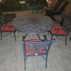 $500  HANAMINT PATIO SET 4 CHAIRS AND BIG TABLE 