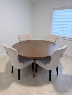 Round Wood Dining Table w/4 chairs