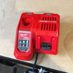 Milwaukee M12 and M18 12-Volt/18-Volt Lithium-Ion Multi-Voltage Rapid Battery Charger