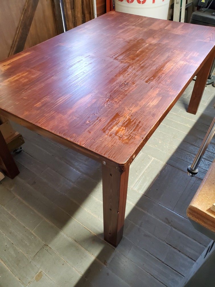 Table, wood barn house style (60 X 40)
