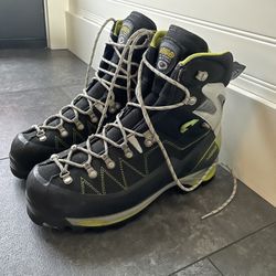 Asolo Women’s Hiking Mountaineering Boots Size 10 Vibram Goretex