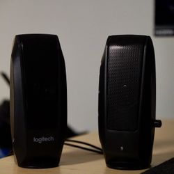 Logitech PC Speakers – Clear Desktop Audio