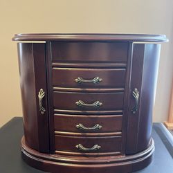 Upright Jewelry Box