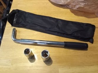 Tire lug wrench