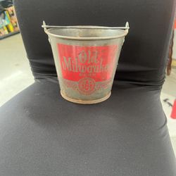 Vintage Old Milwaukee Metal Bucket w/ Handle. Has minor rust see pics 
