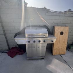 Barbecue Grill Like New