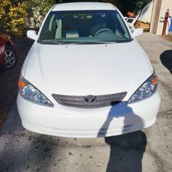 2002 CAMRY XLE  NEW TIRES AND HEADLIGHTS 