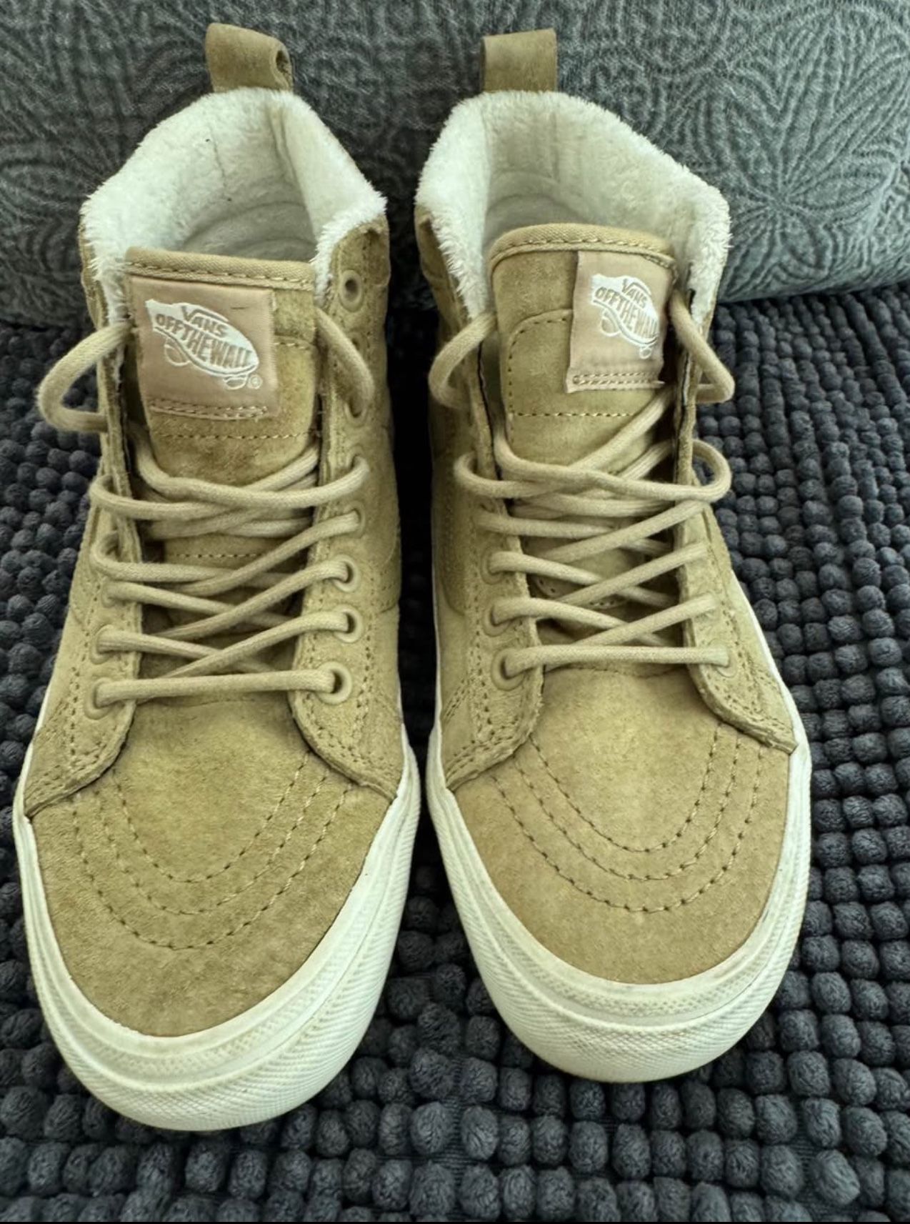 Vans Size 6 Women - Pick up in Swansea MA.