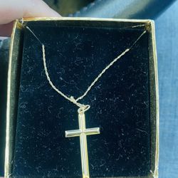 14k Good Cross Necklace! Looks Brand New!