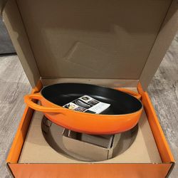 **BRAND NEW** Le Creuset Signature Cast Iron Everyday Pan, Size 11", Color Flame