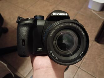 Olympus E520  DSLR Camera