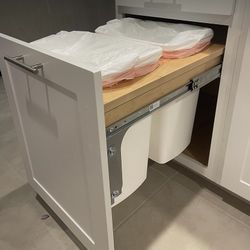 Rev-a-shelf Trash Can For Cabinet 15”