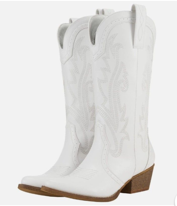 NEW LEATHER COWGIRL BOOTS. 