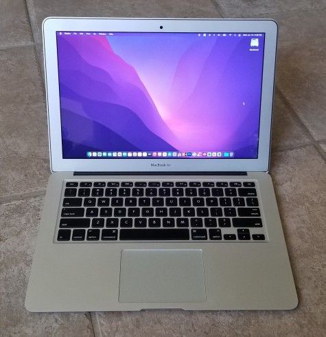 Apple Macbook Air 13-inch 2017 (Near Mint)