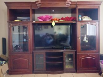 Entertainment center