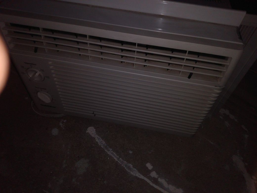 AC Window Unit