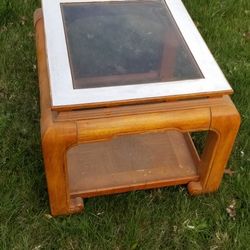 10 Dollar Table