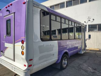 Ford e-450 shuttle bus