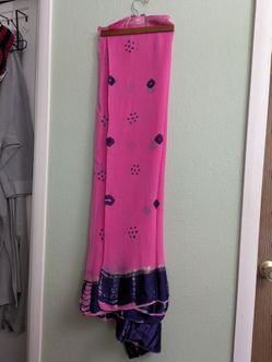 Beautiful This is a beautiful traditional Indian pink and blue bandhani tie-dye saree