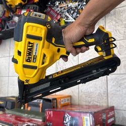 Dewalt 20v 15 Ga Angle Finish Nailer 