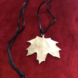 Pendant Metal Maple Leaf 