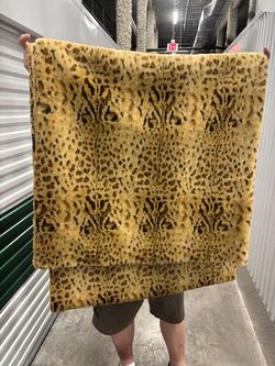 Thick plush leopard velour fabric.. 3.75 yard x 64 “ .. $100