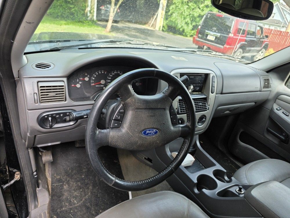 2004 Ford Explorer