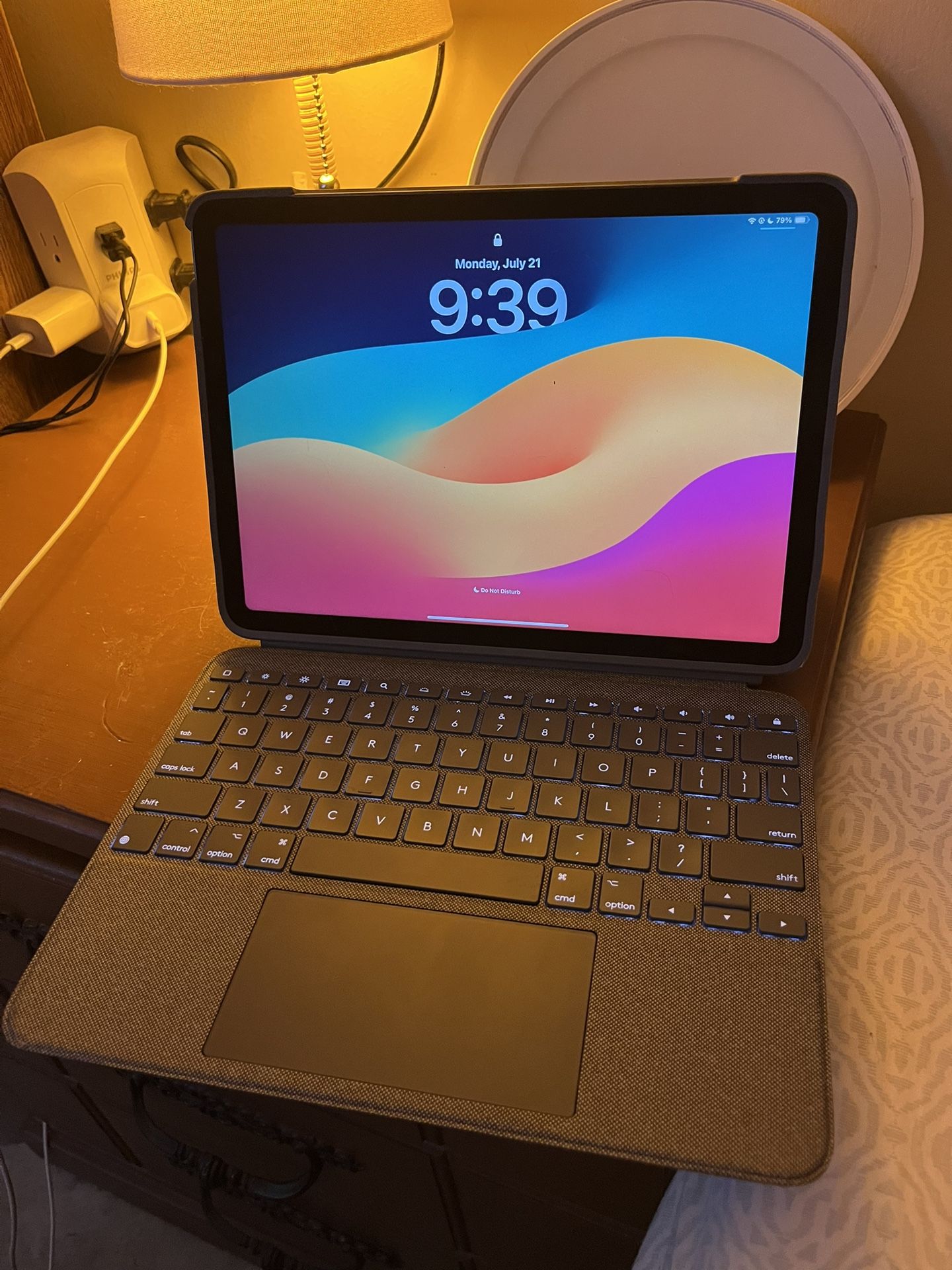 iPad Air 5th Gen W/keyboard Case