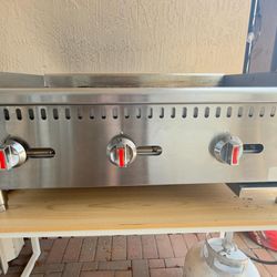 Broiler Grill + 2 propane tank