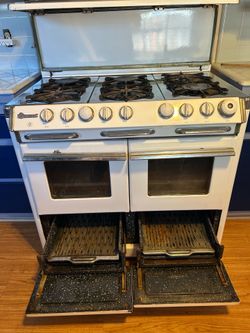 O’Keefe & Merritt vintage gas range