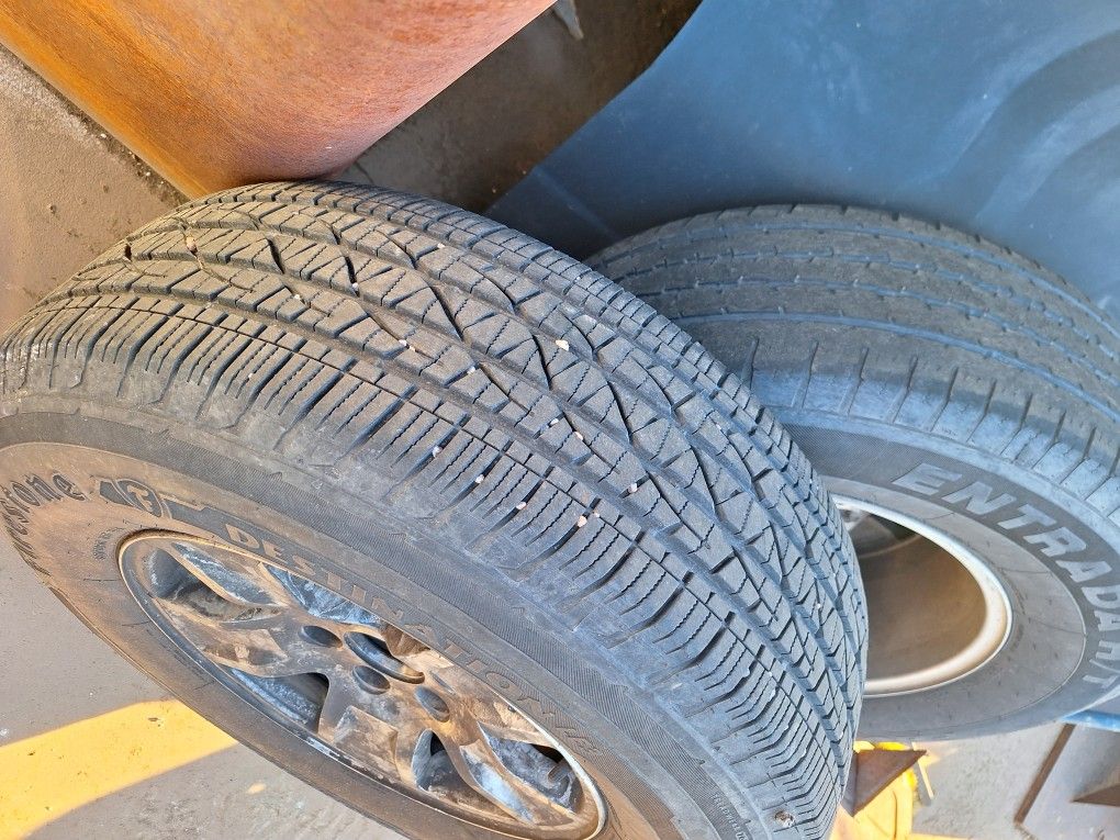 3 Qty 17" Factory  Aluminum  Wheels Off 2017 Chevrolet Silverado  6 Lug Good Tires 265 70R17. Just 3 Qty!