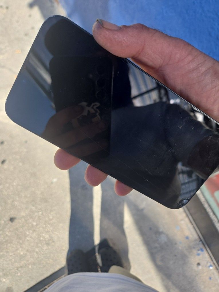 iPhone 14+ W/broken Front Screen /LCD