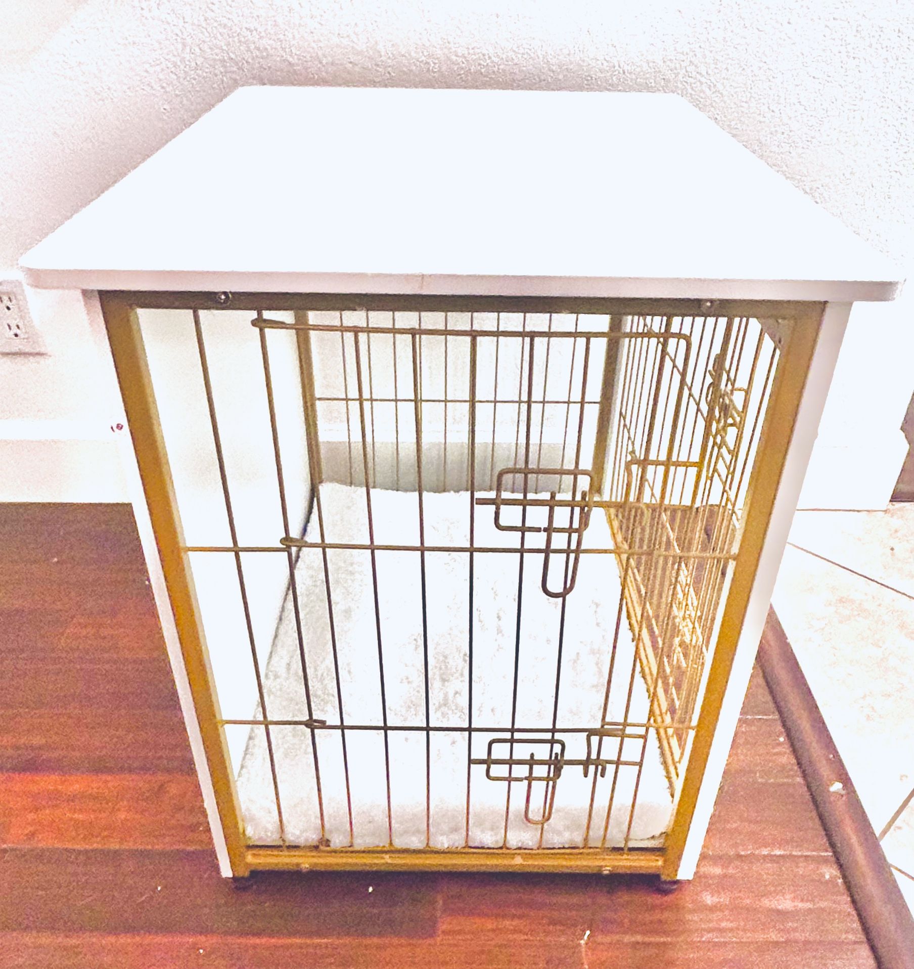 STUNNING BRAND NEW GOLD AND  WHITE DOG CRATE/SIDE TABLE