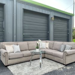 Sectional/couch/sofa, Grey,Havertys, pickup in Tampa, Delivery available