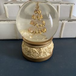 Christmas Tree Snow Globe