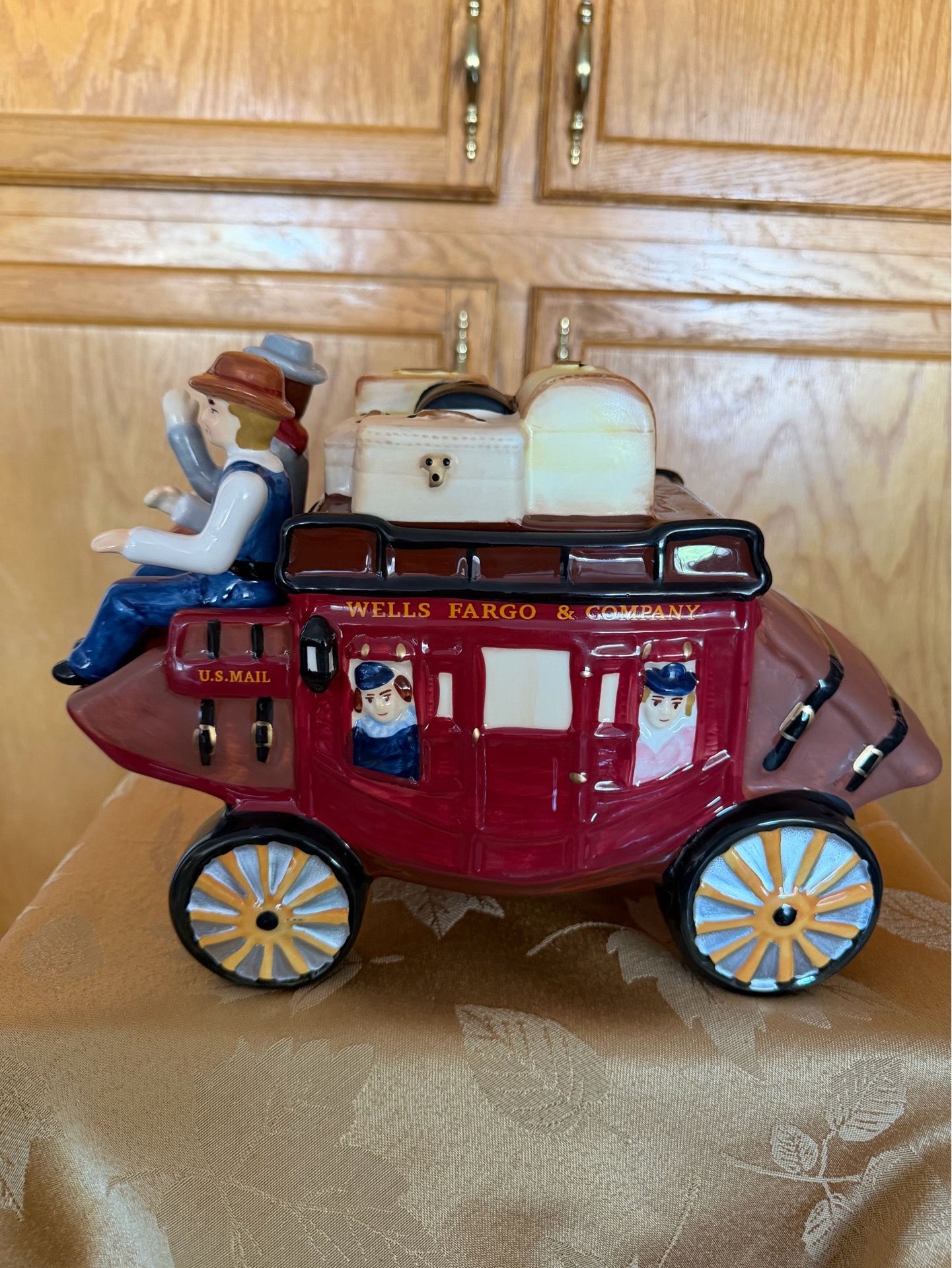 Vintage Wells Fargo Stagecoach Ceramic Cookie Jar (Flawless)