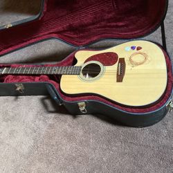 Martin Guitar Comes With Extra Strings And 3 Picks And Case 