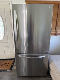 LG Refrigerator LRDCS2603S