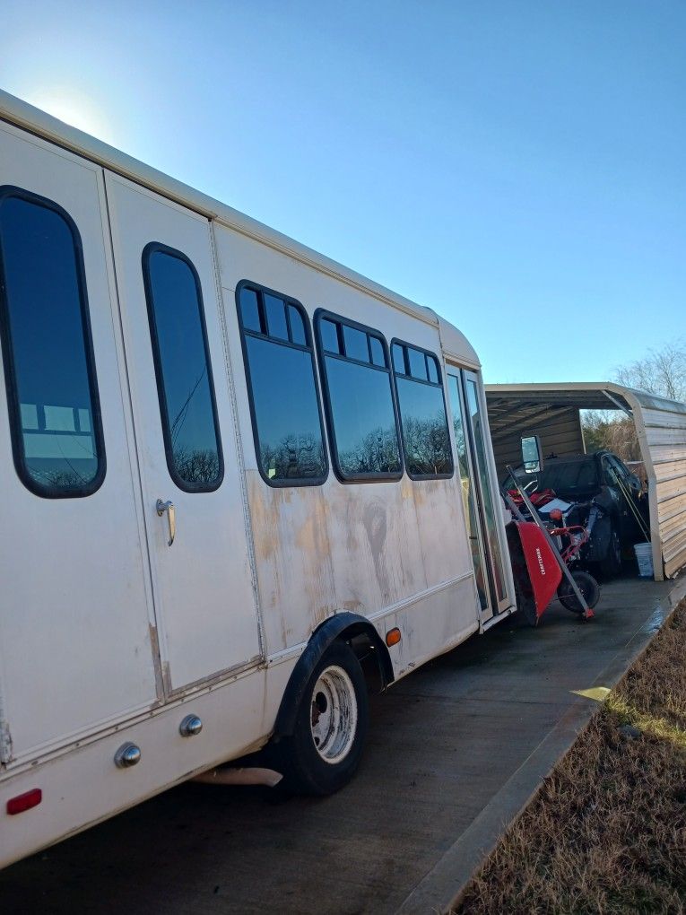 2009 Ford E-350