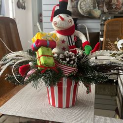 Christmas tabletop floral arrangement or centerpiece 