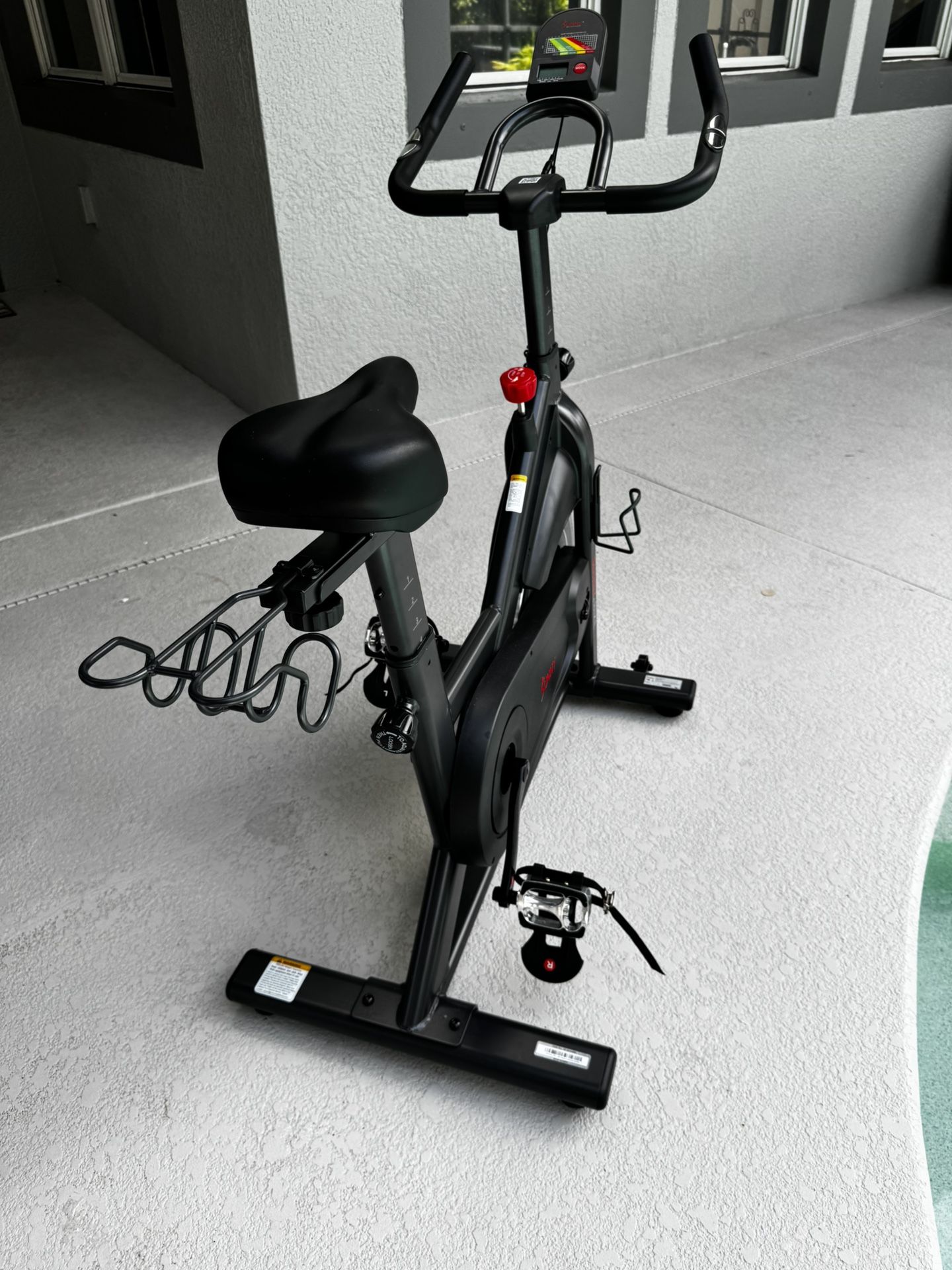 Sunny Health & Fitness Indoor Cycling Bike with Device Mount w Smart Bluetooth & FREE SunnyFit® App - SF-B122955