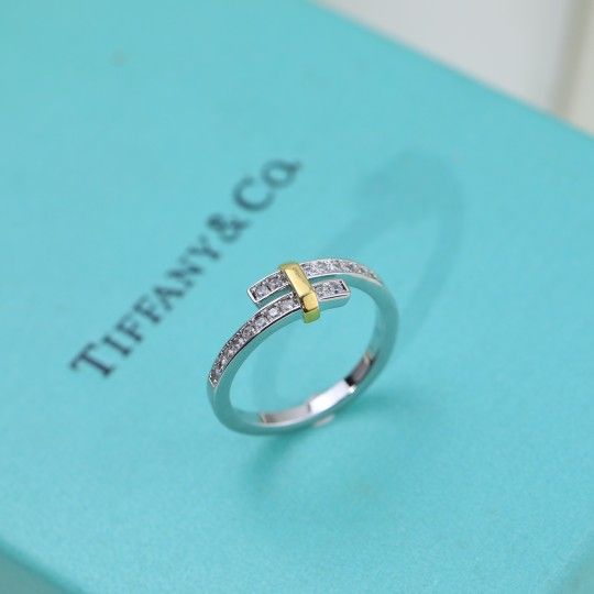 Tiffany & Co. T two-color split cross ring⭕️
