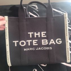 MARC JACOBS THE TOTE BAG