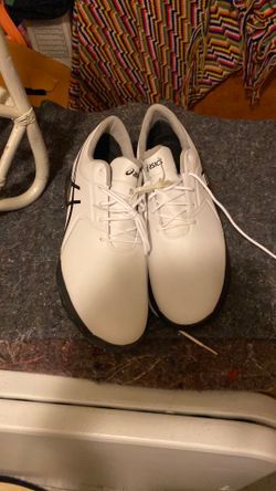 Men’s golf shoes