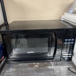 Sunbeam 0.7 Cu Ft Countertop Microwave Black